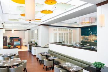هتل Marriott St. Louis West