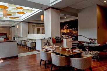 هتل Marriott St. Louis West