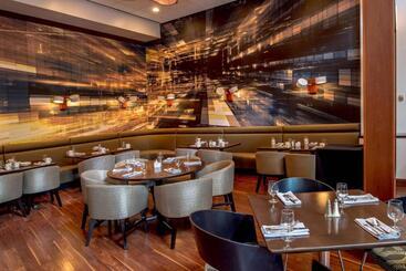 هتل Marriott St. Louis West