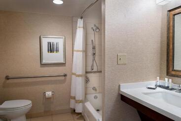 هتل Marriott St. Louis West