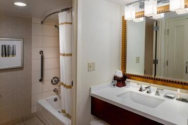 هتل Marriott St. Louis West