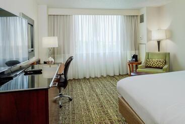هتل Marriott St. Louis West