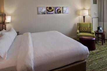 هتل Marriott St. Louis West