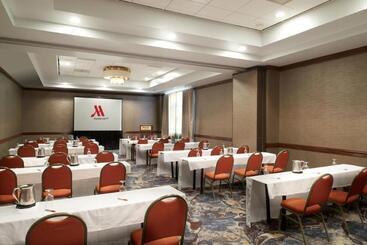 هتل Marriott St. Louis West