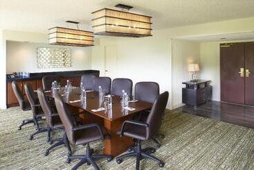 هتل Marriott St. Louis West