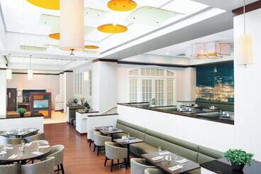 هتل Marriott St. Louis West