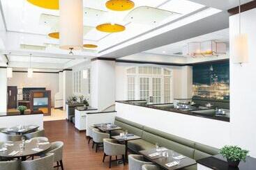 هتل Marriott St. Louis West
