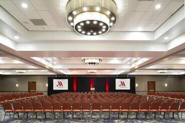 هتل Marriott St. Louis West