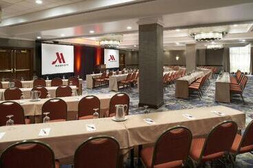 هتل Marriott St. Louis West