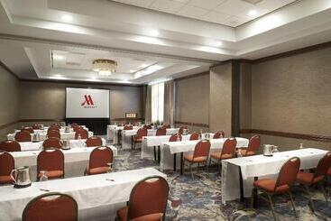 هتل Marriott St. Louis West