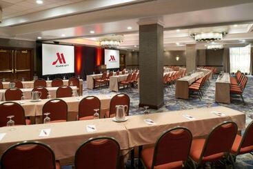 هتل Marriott St. Louis West