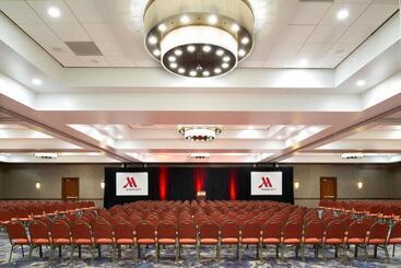 هتل Marriott St. Louis West