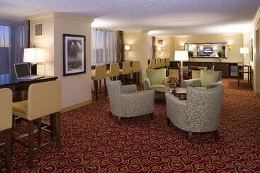 هتل Marriott St. Louis West