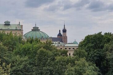 هتل Polonia