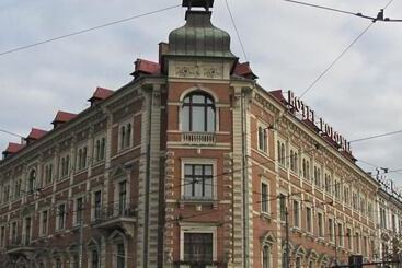 هتل Polonia