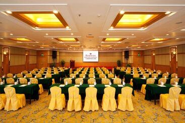 Отель Ramada By Wyndham Pearl Guangzhou Canton Fair Free Shuttle Bus