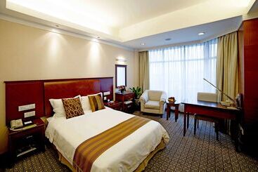 Отель Ramada By Wyndham Pearl Guangzhou Canton Fair Free Shuttle Bus