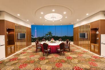 Отель Ramada By Wyndham Pearl Guangzhou Canton Fair Free Shuttle Bus