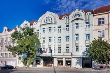 هتل Savoy Prague