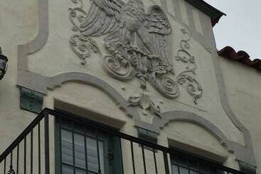 هتل The Eagle Inn