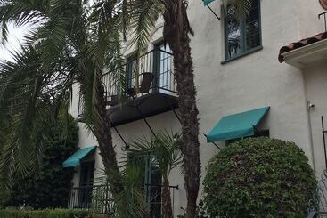 هتل The Eagle Inn