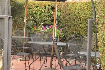 هتل The Eagle Inn