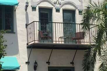 هتل The Eagle Inn