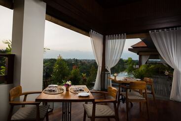 هتل Ubud Village