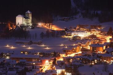 هتل Zur Burg