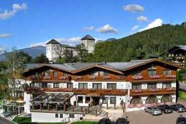 هتل Zur Burg