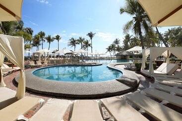 استراحتگاه Emporio Ixtapa   With Optional All Inclusive