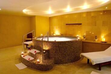 استراحتگاه Emporio Ixtapa   With Optional All Inclusive