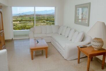 استراحتگاه Emporio Ixtapa   With Optional All Inclusive