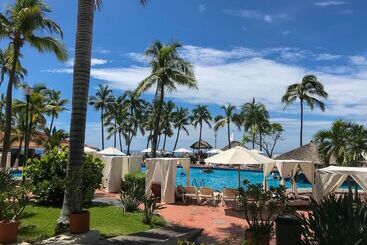 استراحتگاه Emporio Ixtapa   With Optional All Inclusive
