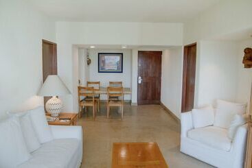 استراحتگاه Emporio Ixtapa   With Optional All Inclusive
