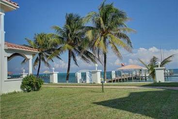 هتل Isla Bonita Yacht Club