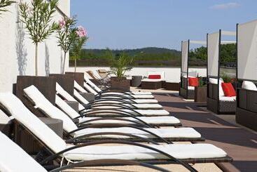 هتل Orea Resort Santon Brno