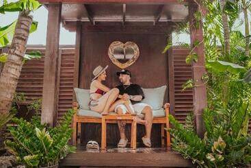 Manchebo Beach Resort And Spa