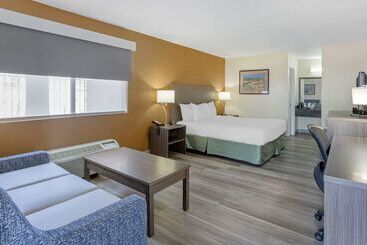 هتل Best Western Superstition Springs Inn
