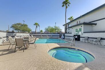 هتل Best Western Superstition Springs Inn