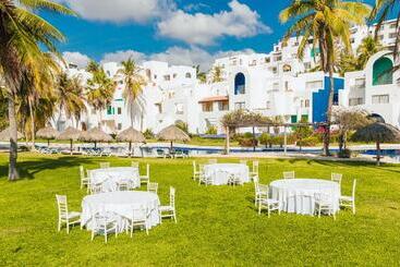 هتل Camino Real Zaashila Huatulco