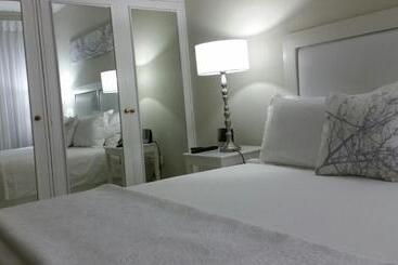 هتل Rosebank Lodge Guesthouse By Claires