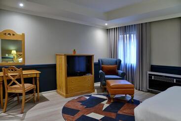 هتل Rosebank Lodge Guesthouse By Claires