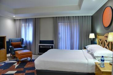 هتل Rosebank Lodge Guesthouse By Claires