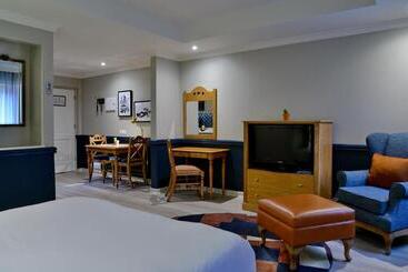 هتل Rosebank Lodge Guesthouse By Claires