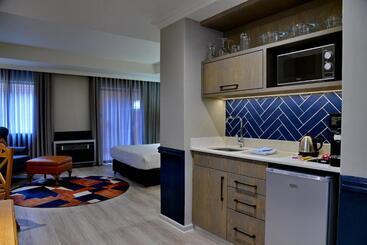 هتل Rosebank Lodge Guesthouse By Claires