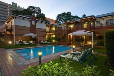 هتل Rosebank Lodge Guesthouse By Claires
