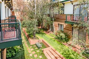 هتل Rosebank Lodge Guesthouse By Claires