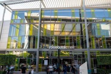 هتل Rosebank Lodge Guesthouse By Claires