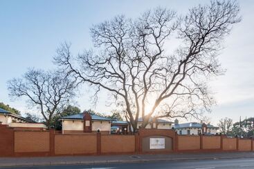 هتل Rosebank Lodge Guesthouse By Claires